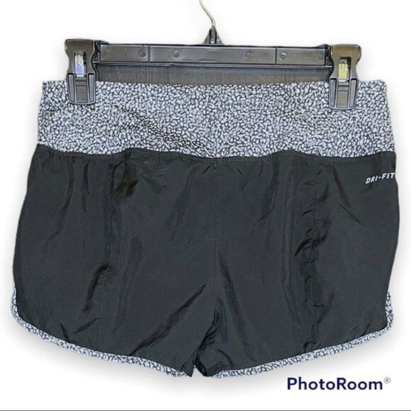 Nike Dri-Fit Women’s Black Athletic Shorts Size S - Picture 2 of 5